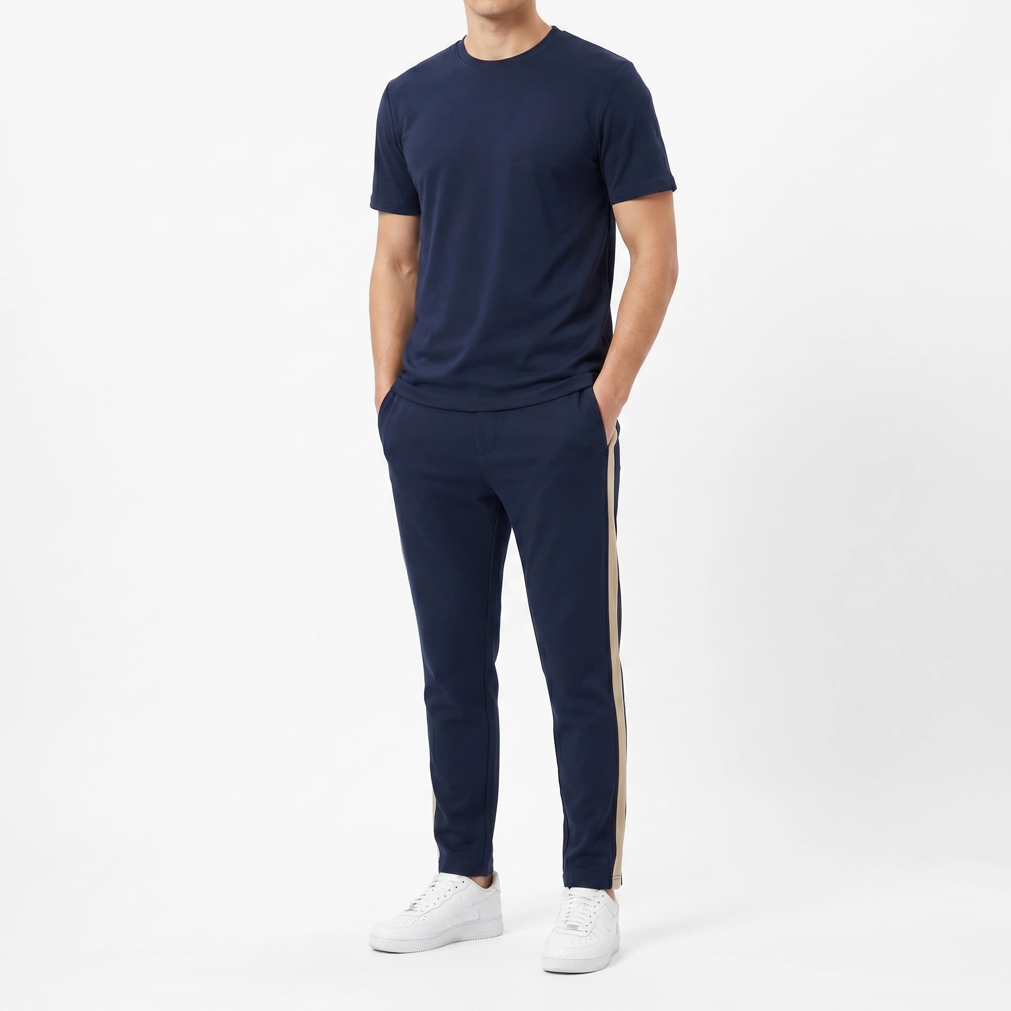 Conjunto Camiseta y Jogger Azul Navy alternate